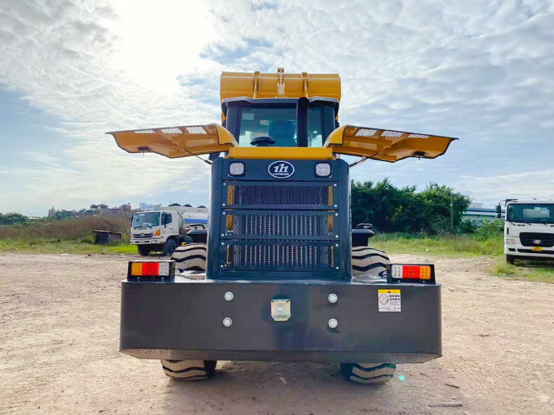 小型裝載機(jī)開工前的準(zhǔn)備