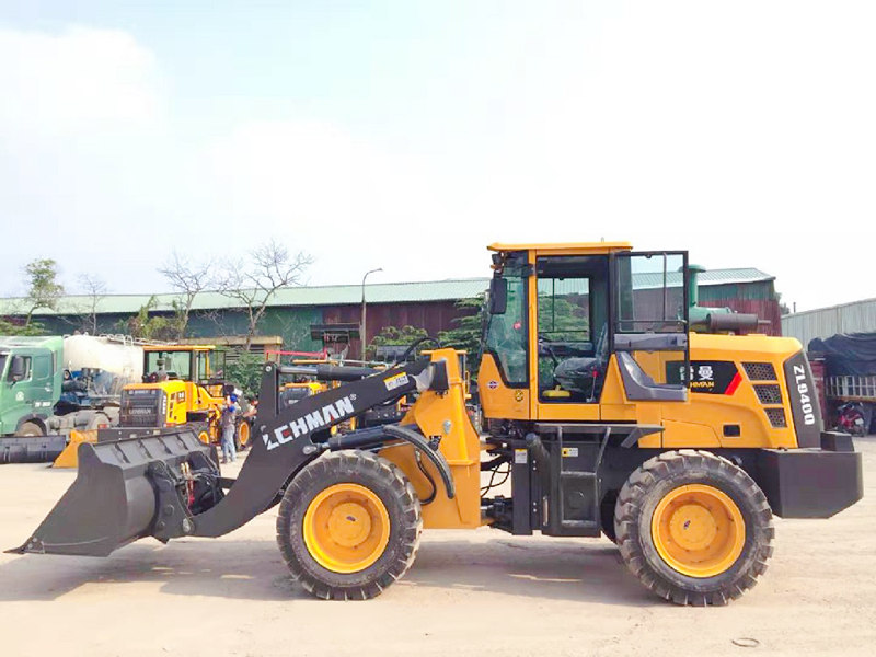 小型裝載機(jī)安裝時(shí)應(yīng)如何防止油液的污染？